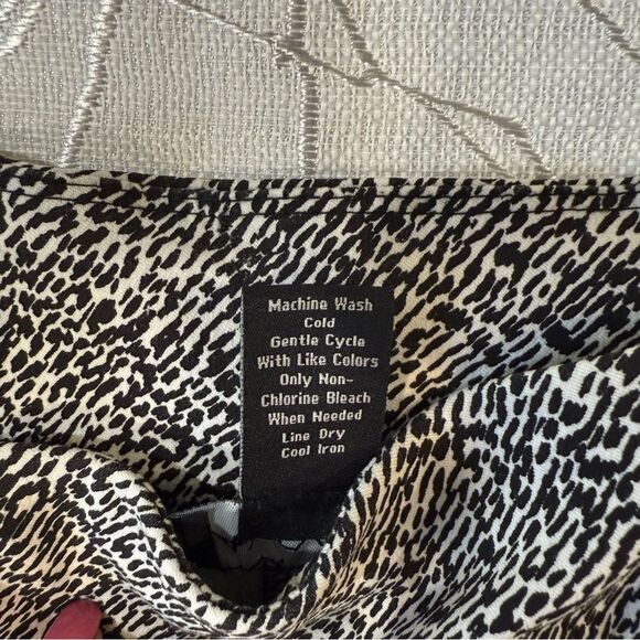 Attyre Black White Abstract Animal Print Pattern Pockets Tennis Golf SZ 6 - Picture 6 of 6